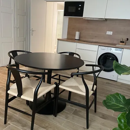 Clos Sarraut Apartment *