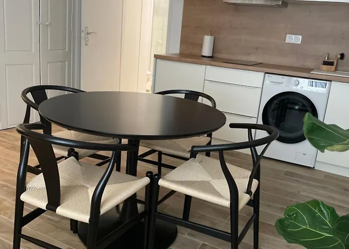 Clos Sarraut Apartment *